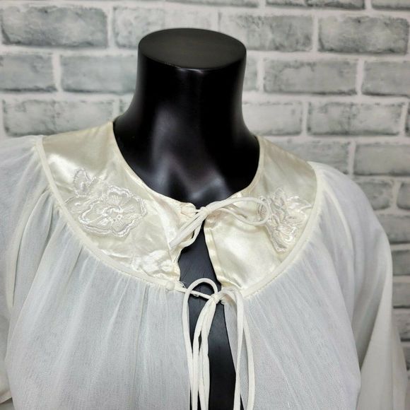 Vintage 70s Sheer Ivory Nylon Robe Ruffle Trim Puff Short Sleeve Tie Collar - Picture 2 of 10